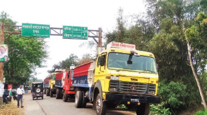 আখাউড়া স্থলবন্দর দিয়ে ভারতে রেকর্ড পরিমাণ মাছ রপ্তানি